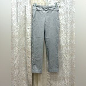 Gray, size small Stitchfix- stretch capris. Great for work! Worn once-like new